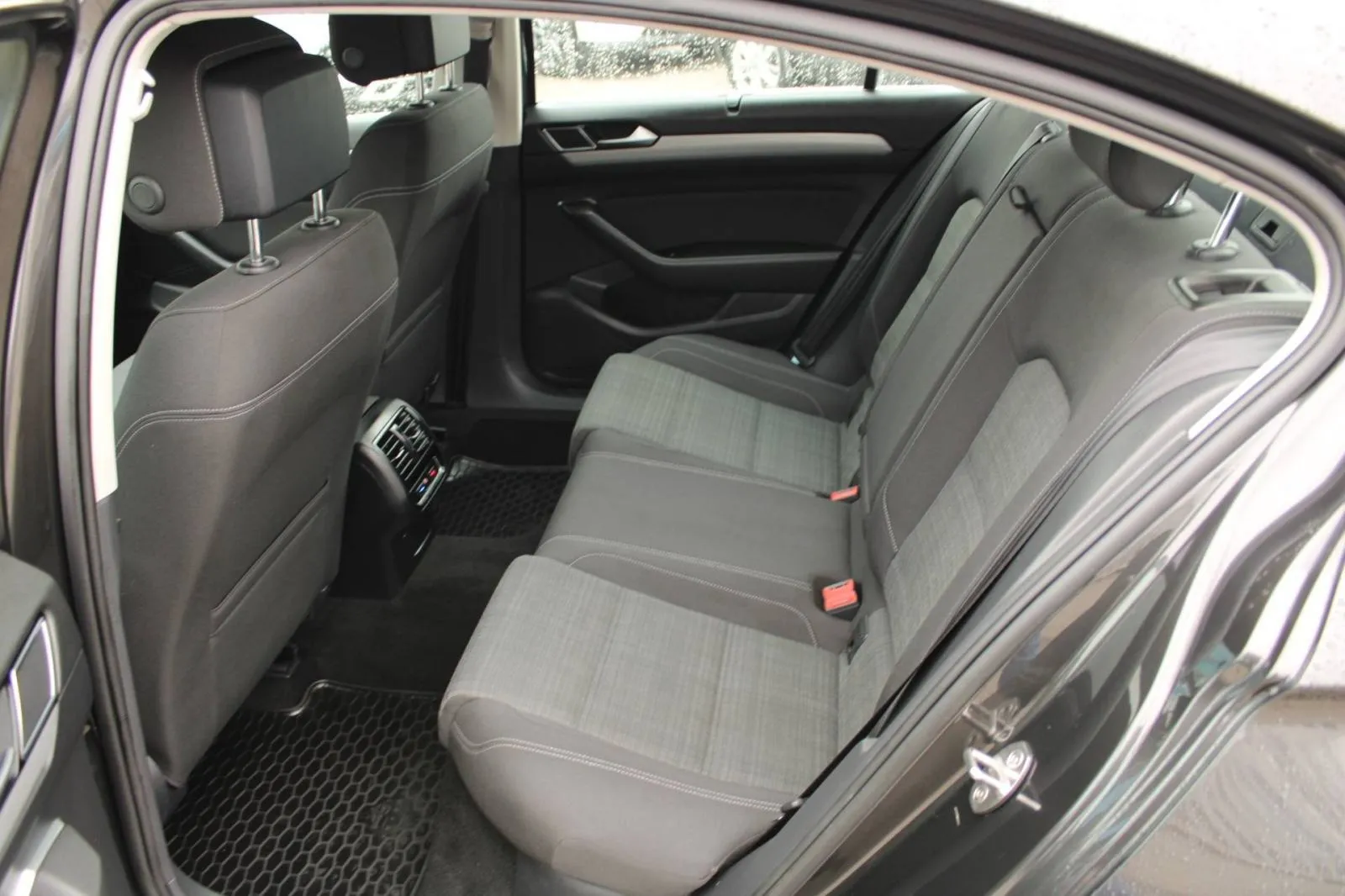 vw passat 2.0 tdi dsg *led, navigacija, kamera* - slika 20