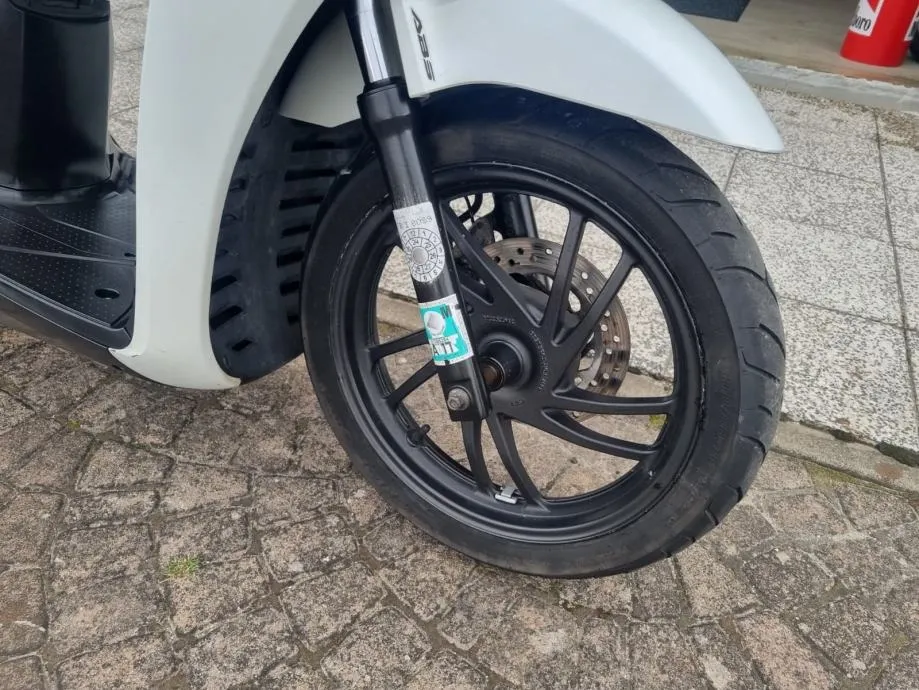 honda sh 150i abs, a2 kategorija, s garancijom, 2017 god. - slika 13