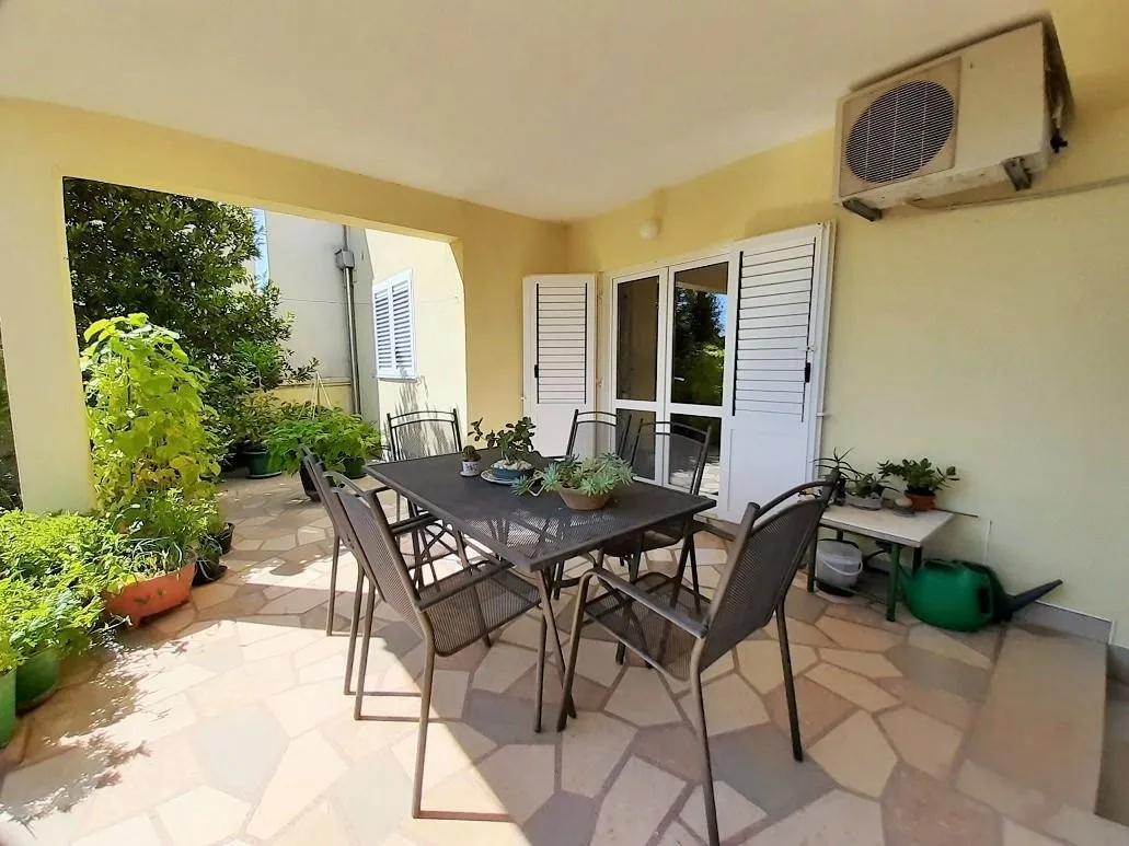 vodice- 140 m od mora i plaže, prodaja kuće 300m2 sa pogledom na more! - slika 4