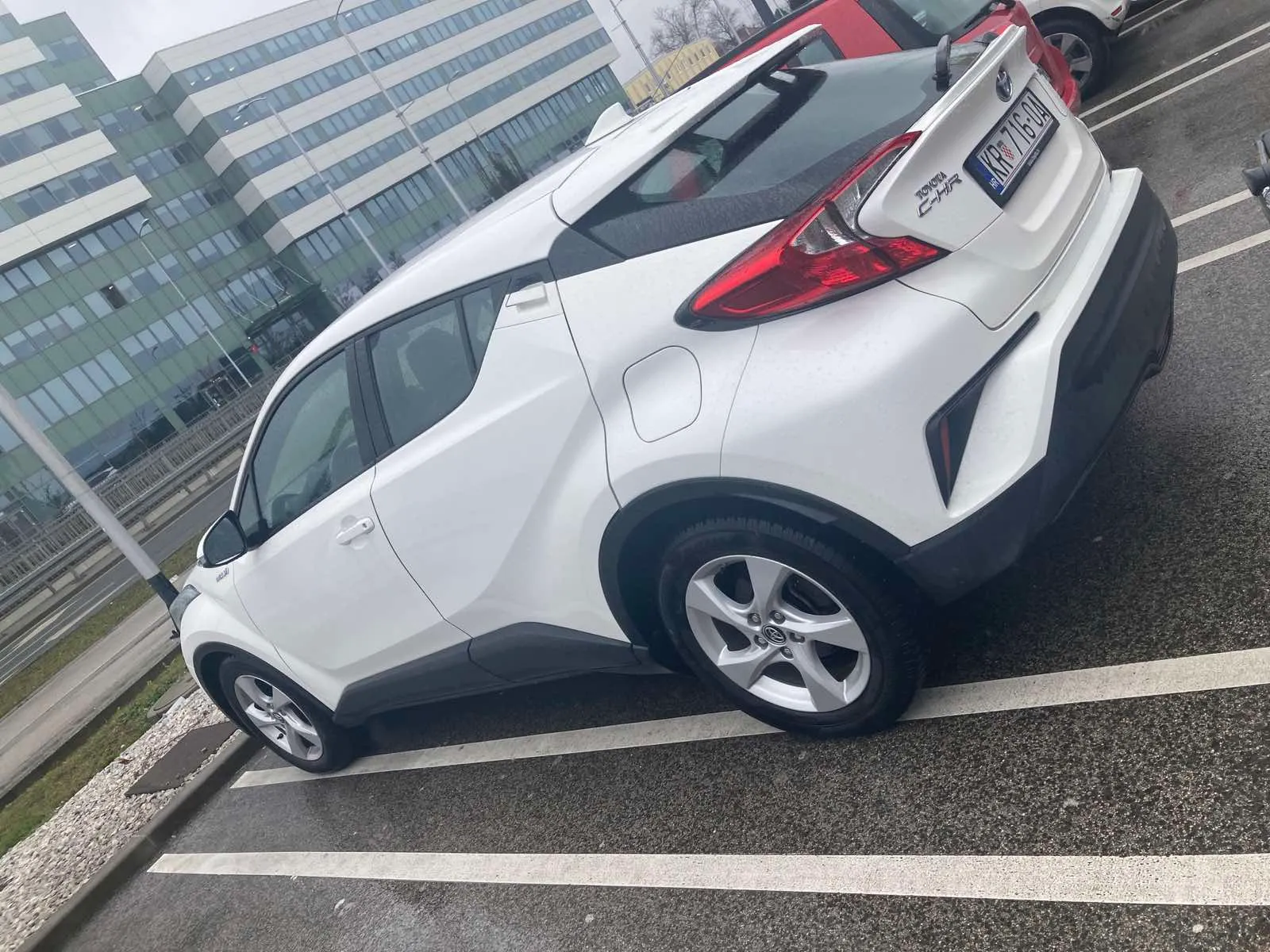 toyota c-hr - slika 2