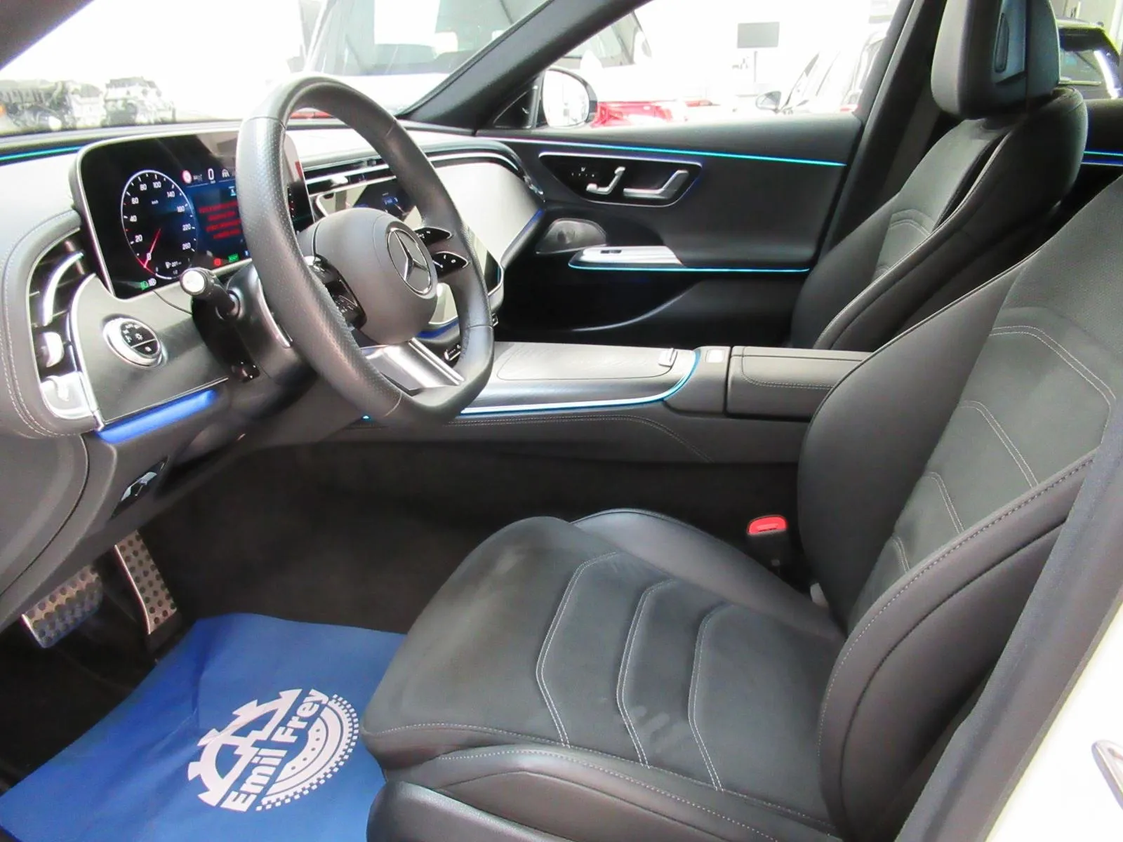 mercedes-benz e-klasa 300 de amg line/night/360°/digital/burmester/dc - slika 15