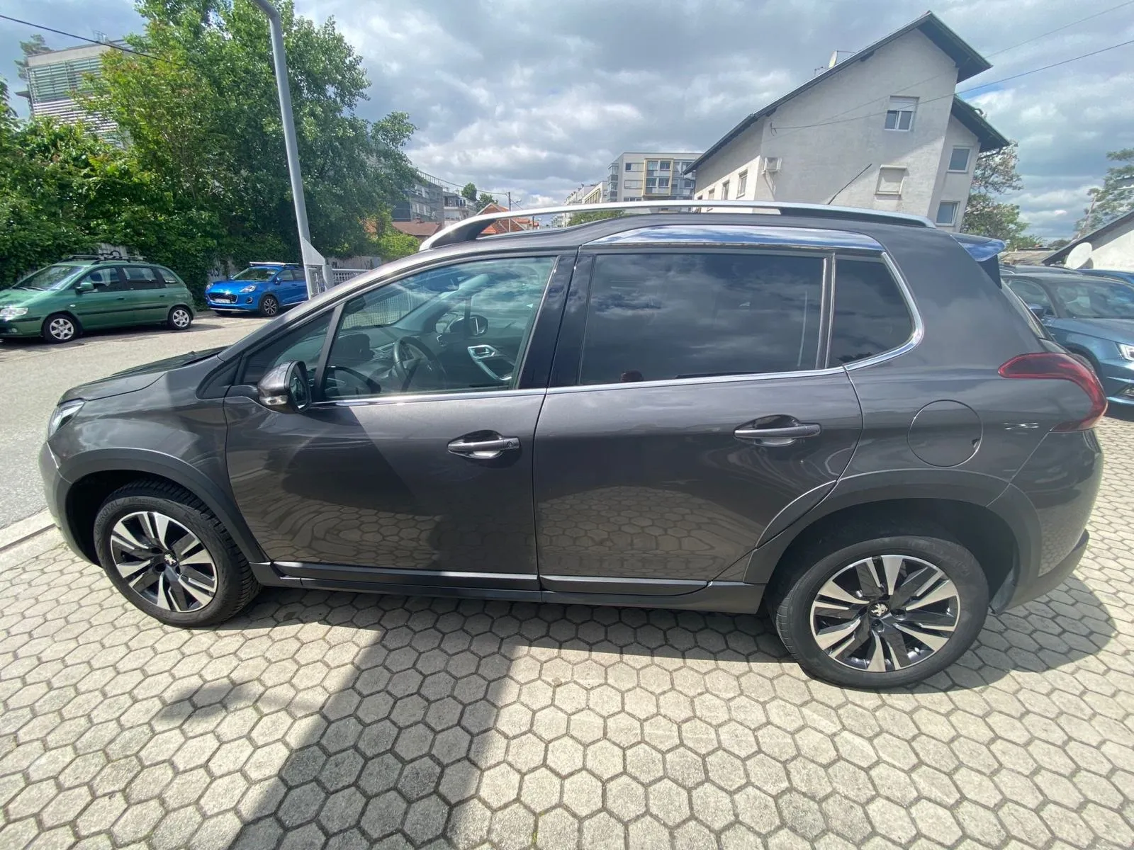 peugeot 2008 1,2 puretech automatik, navi, tempomat, 4x garancija!!! - slika 9