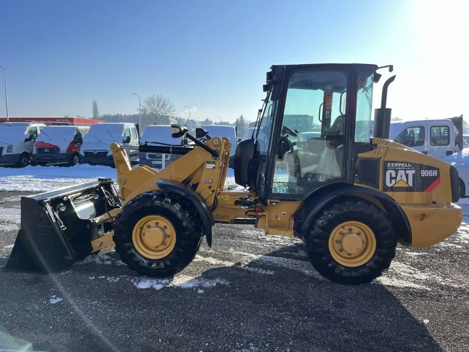 utovarivač cat 906h - slika 3