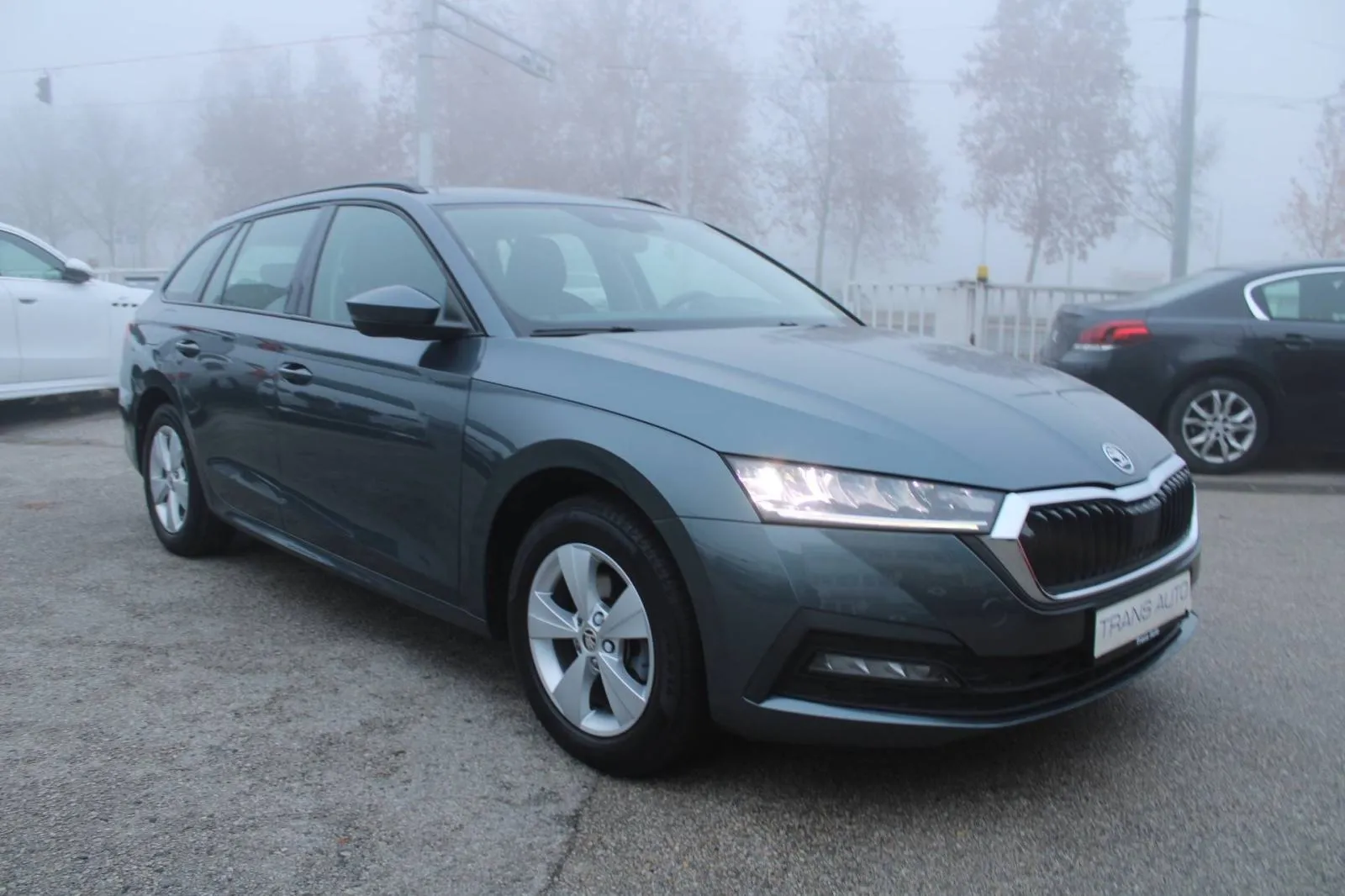 škoda octavia combi 2.0 tdi dsg executive *led, navigacija* - slika 3