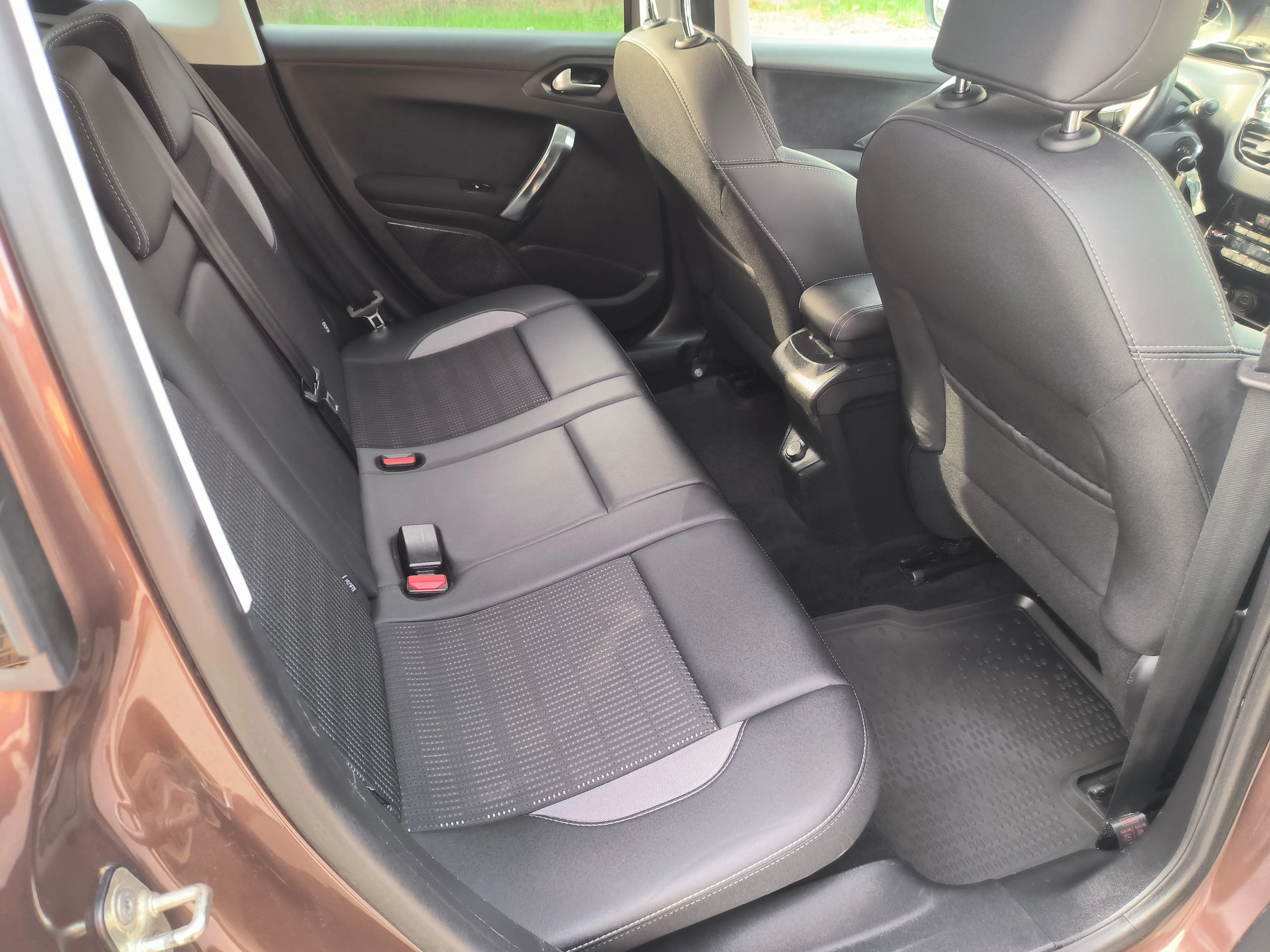 peugeot 2008 1,6 bluehdi, allure, servisna, jamstvo, reg. 1 godinu - slika 15