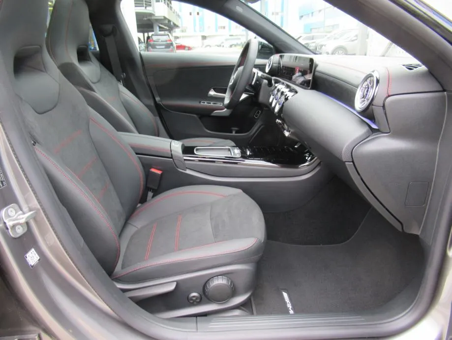 mercedes-benz cla 200 d amg/night/panorama/multibeam led/keyless/19'' - slika 10