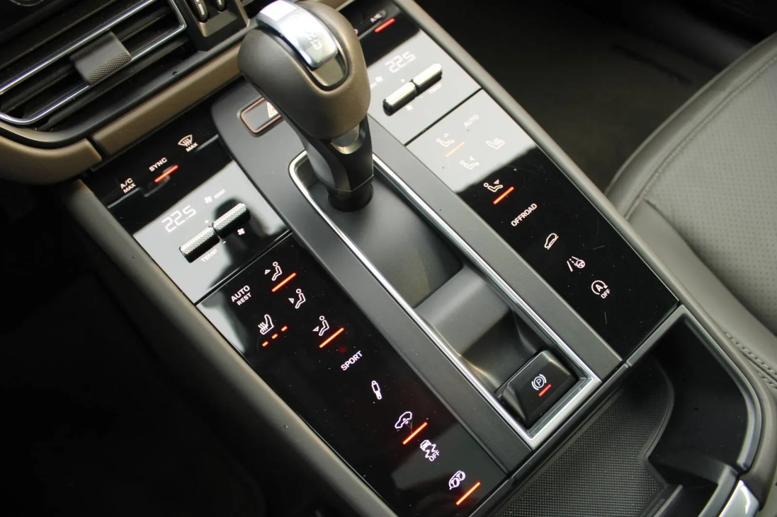 porsche macan gts 2.9 v6 *panorama, led, navigacija* - slika 9