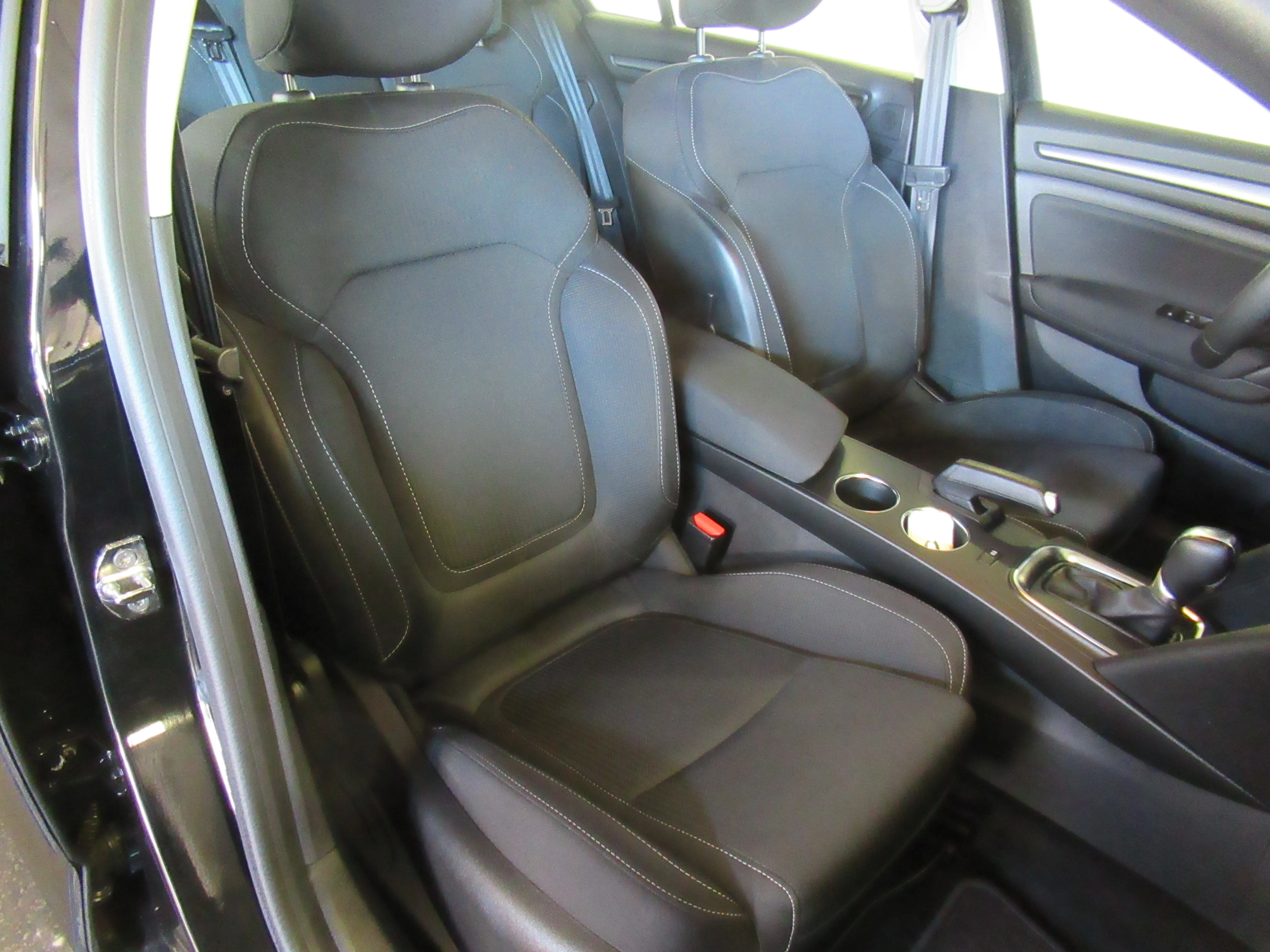 renault megane grandtour zen tce 140 edc - slika 8