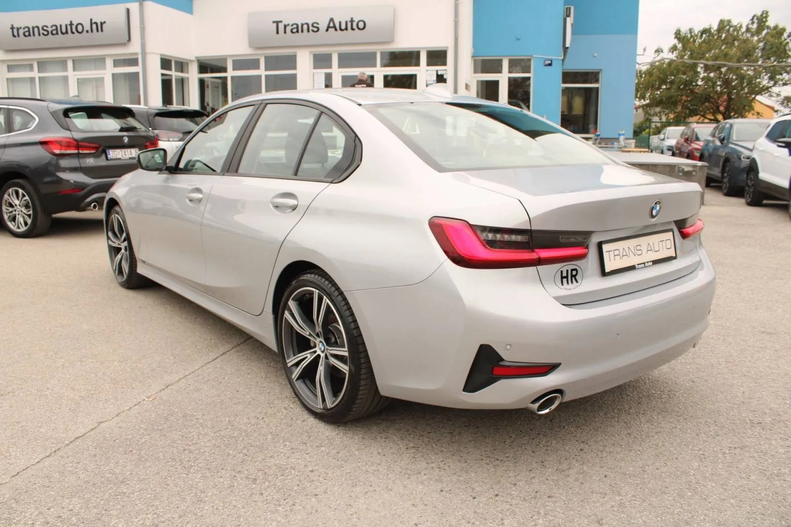 bmw serija 3 320d xdrive automatik *led, navigacija, harman kardon* - slika 7