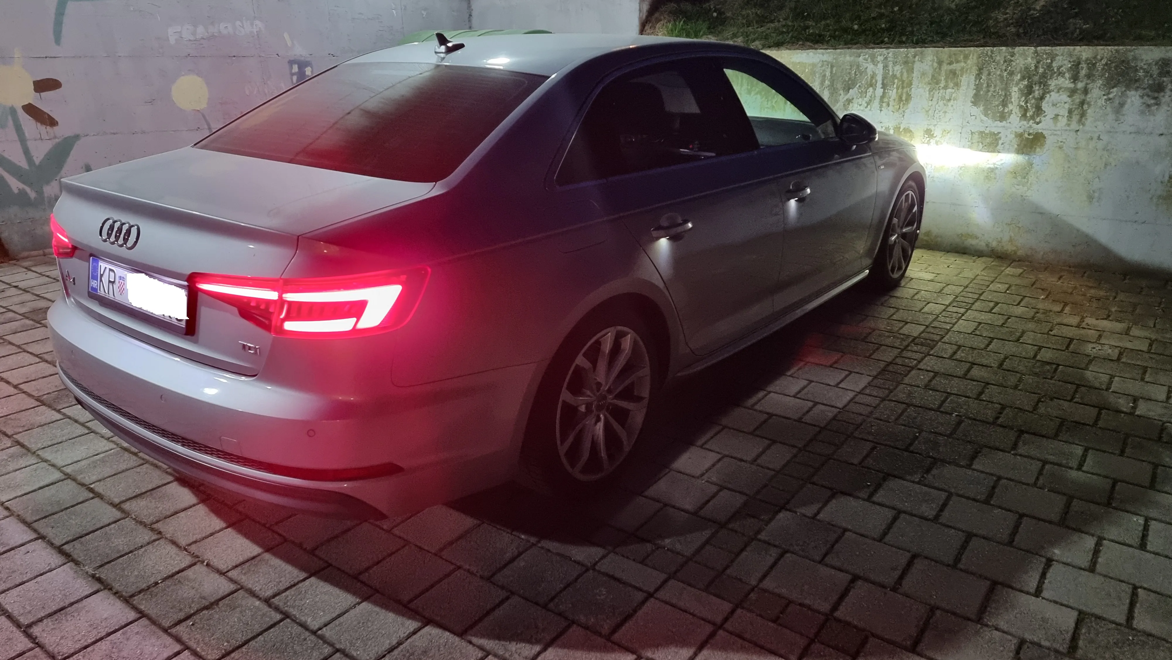 audi a4 2,0 tdi automatik, s line, led, alkantara, 140kw - slika 5