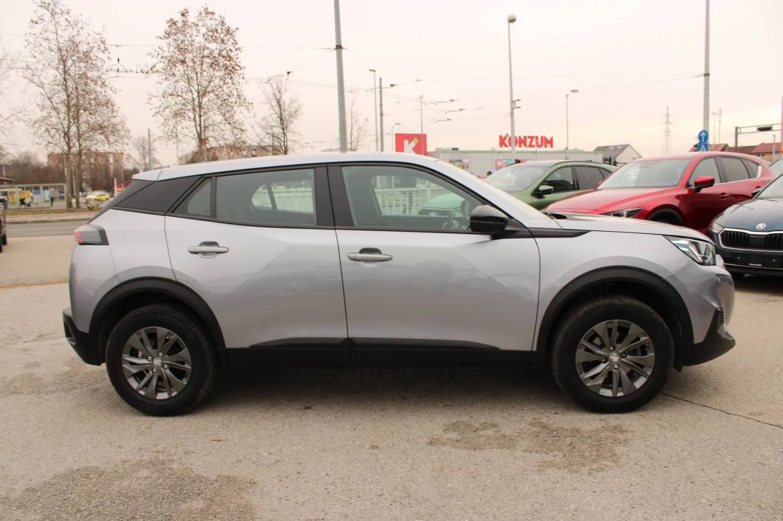 peugeot 2008 1.2 puretech automatik *led, navigacija* - slika 4