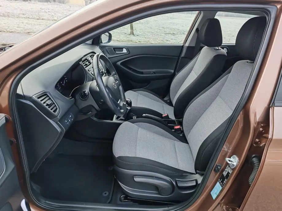 hyundai i20 , 162000 km, 2015 god, katice 24/36 rata - slika 11