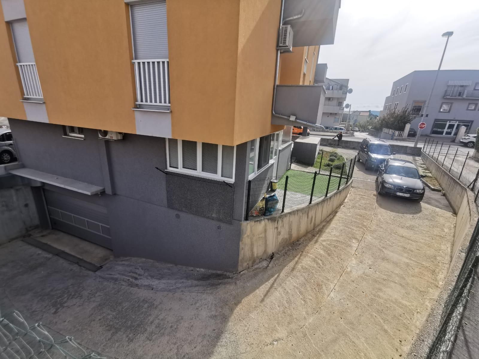 garaza kastel luksic 250 m2 - slika 19