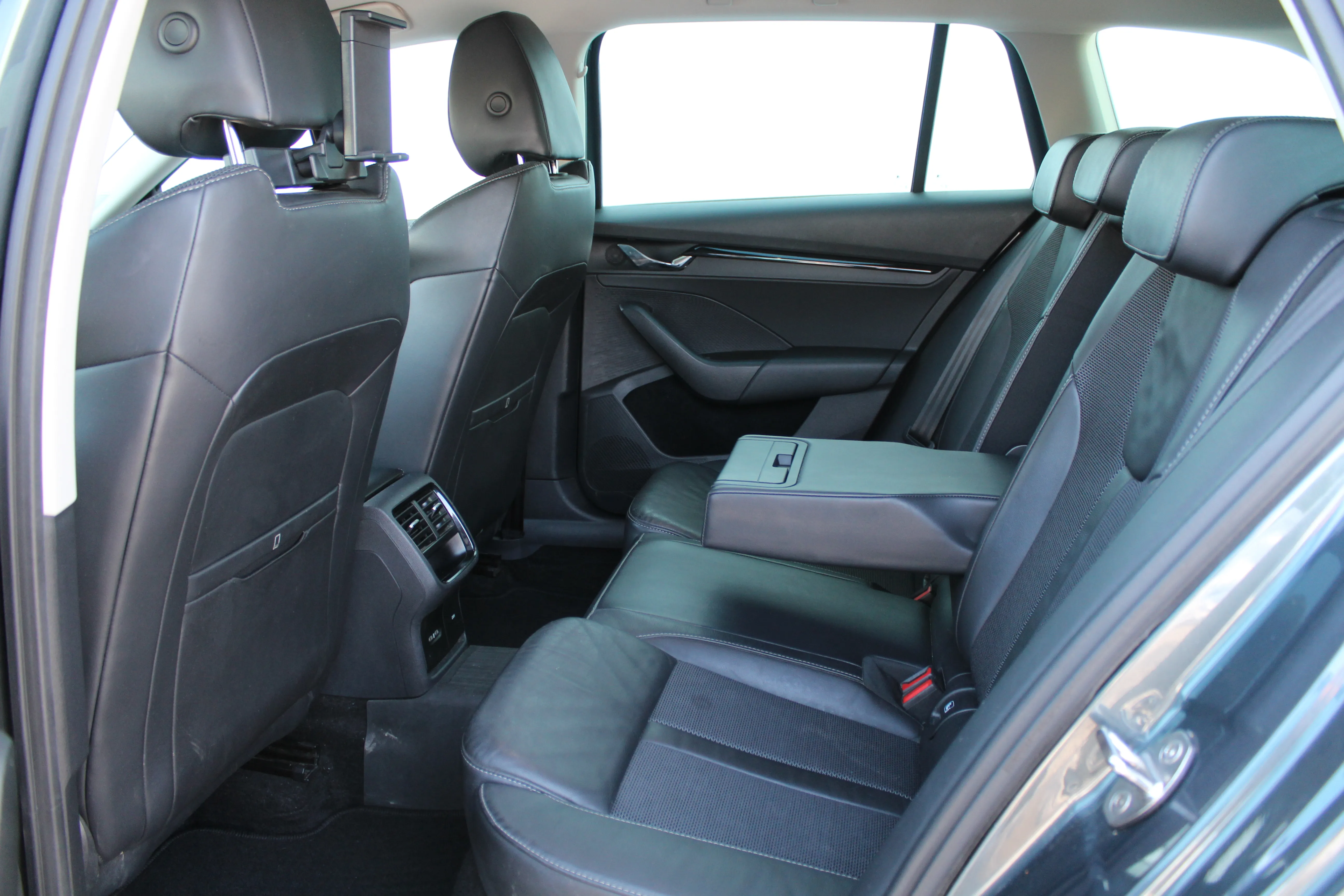 12981 škoda octavia combi ambition 2.0 tdi dsg - slika 11