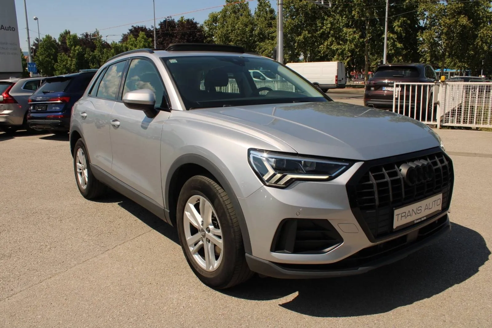 audi q3 35 tfsi automatik *panorama, led, navigacija, kamera* - slika 3