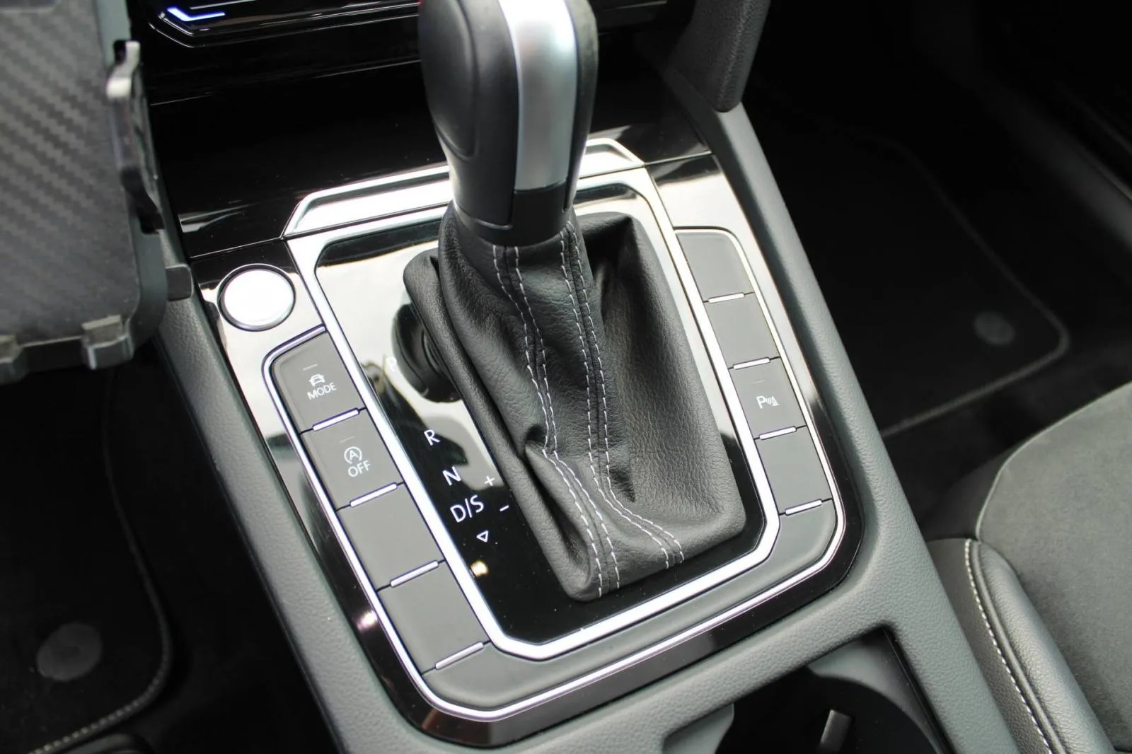 vw arteon 2.0 tdi dsg r-line *panorama, led, kamera, navigacija* - slika 23