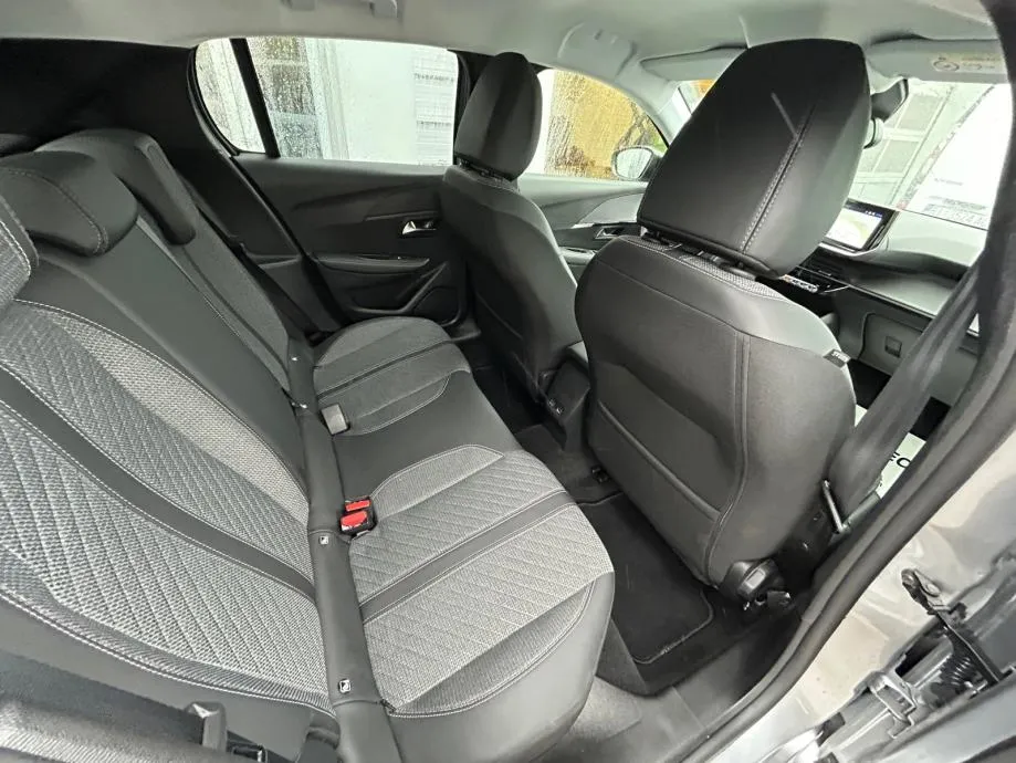 peugeot 208 allure 100 2025 - gratis registracija + 4 zimske gume! - slika 12