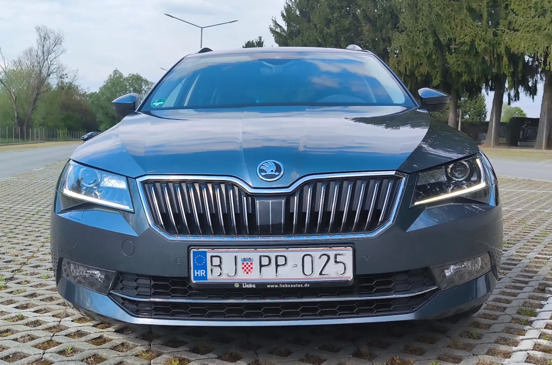 škoda superb combi 2,0 tdi, dsg, virtual, 140kw, ekstra stanje - slika 2