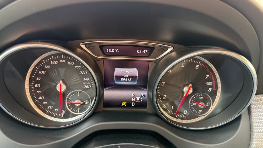 mercedes-benz gla 200 automatik 115kw - slika 14