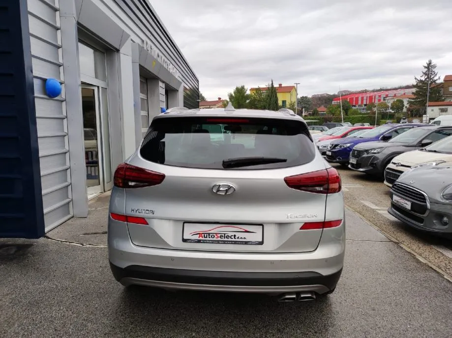 hyundai tucson 1,6 crdi - hybrid - 120.000km - kamera - navi - reg ! - slika 5