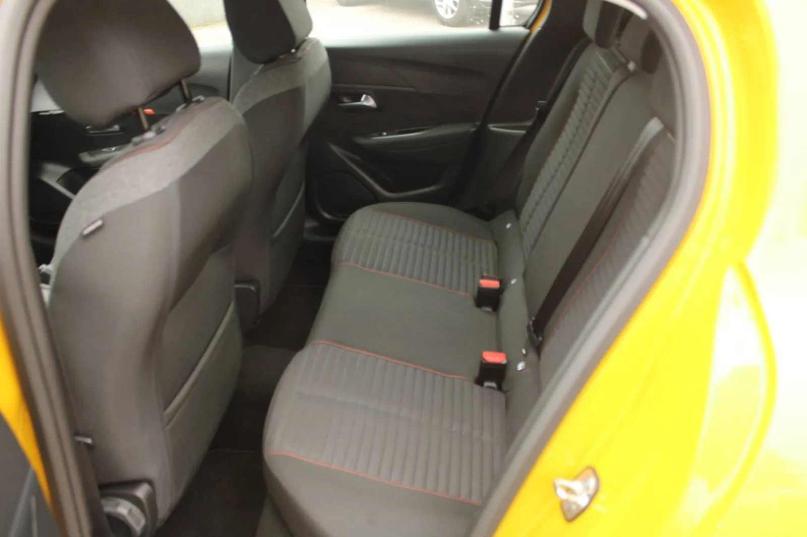 peugeot 208 1.2 puretech *led, navigacija* - slika 17
