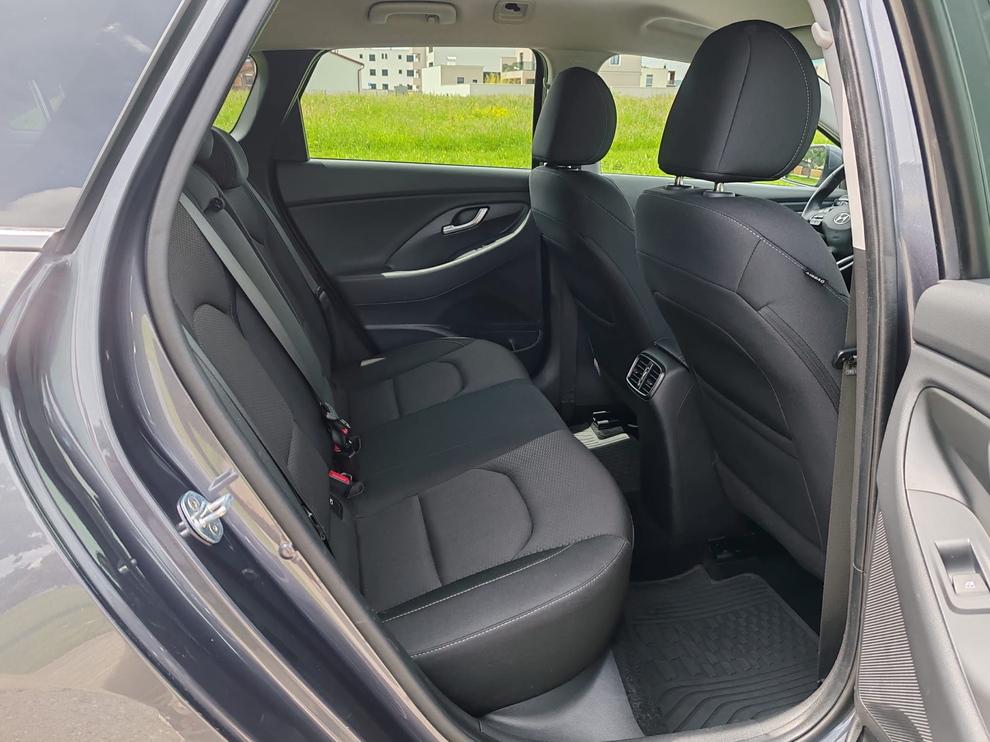 hyundai i30 1.6 crdi automatik, 67000 km . 2018 g - slika 8