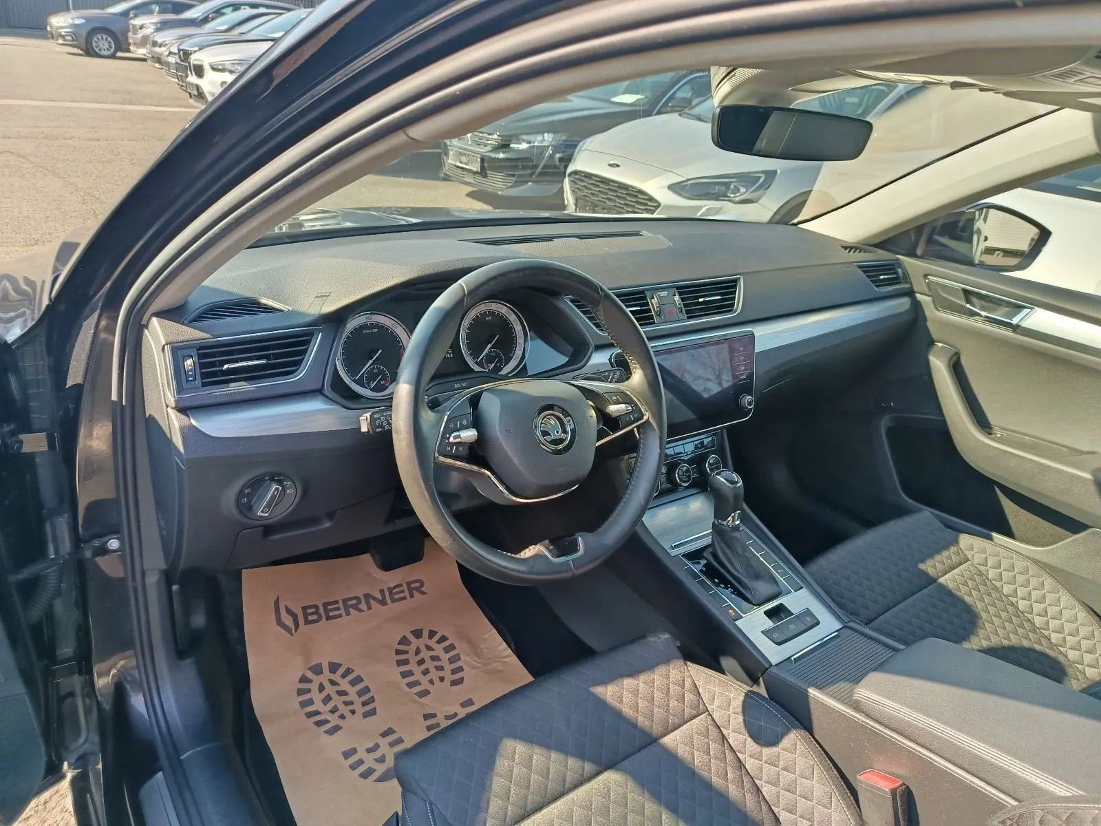škoda superb 2,0 tdi ,do 2 godine jamstva,u sustavu pdv-a. - slika 10