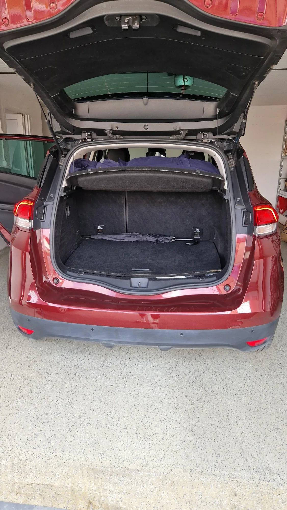 renault scenic 1.7 bose 2019. (prvi vlasnik, reg. 03/2027, nove gume) - slika 9