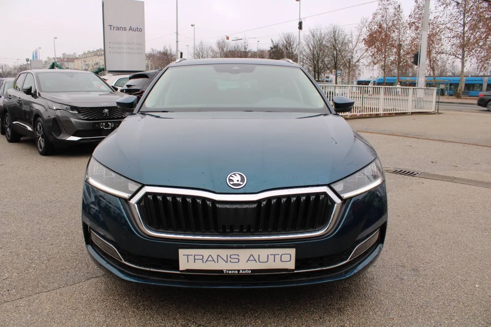 škoda octavia combi 2.0 tdi *panorama, led, navigacija, kamera* - slika 2