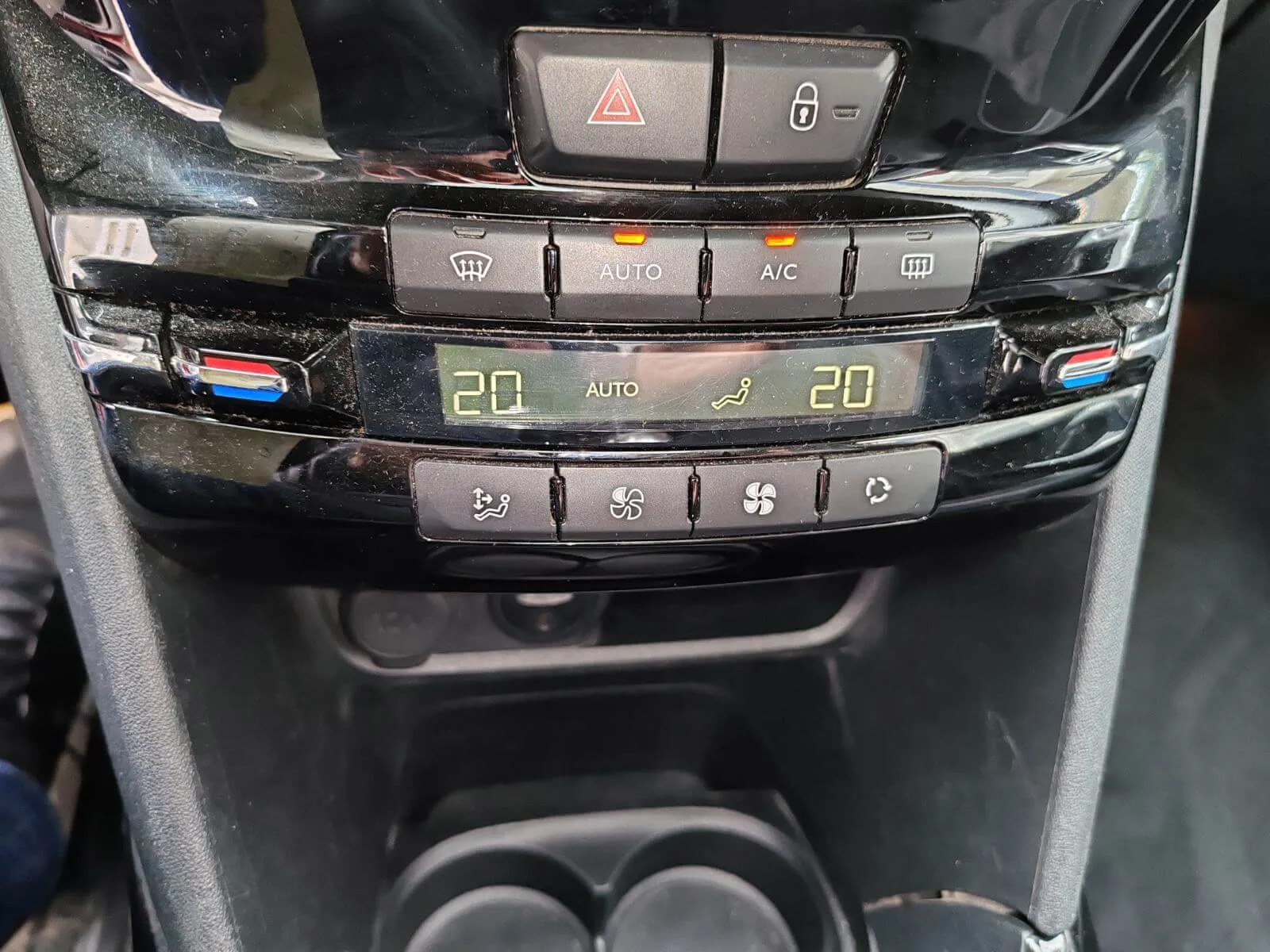 peugeot 2008 1,2 puretech - slika 12