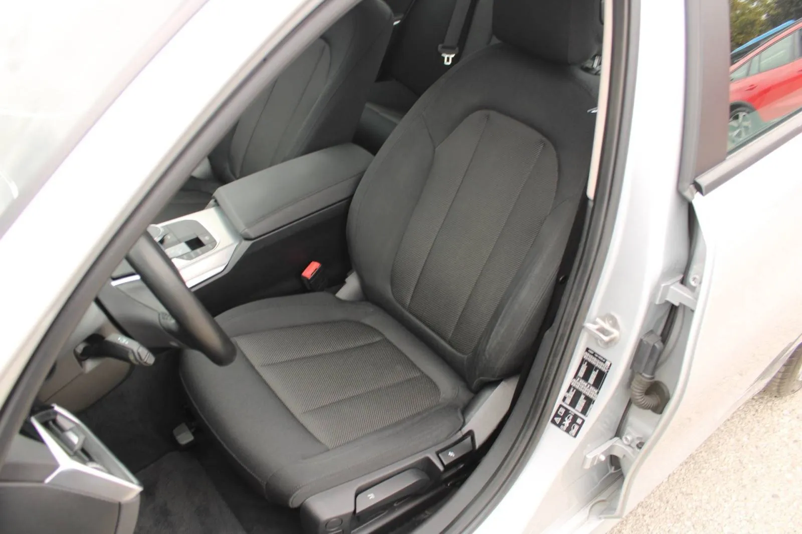 bmw serija 3 320d xdrive automatik *led, navigacija, harman kardon* - slika 18