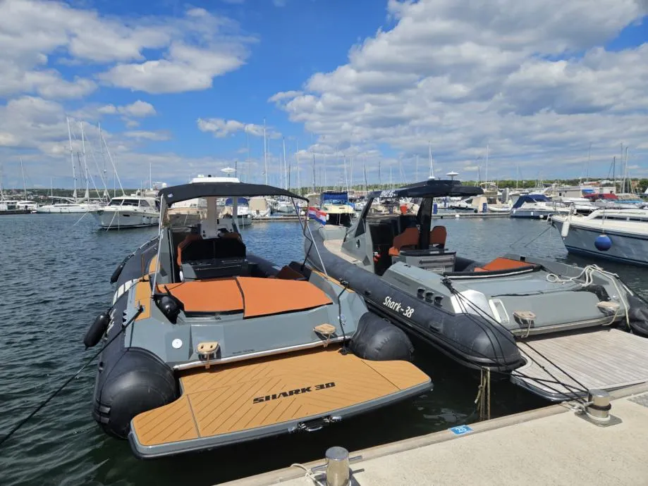 Shark 38 Hardtop powered by inboard DIESEL - Markuševec
