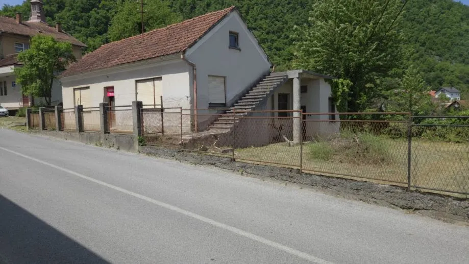 Kuća Pregrada, dva objekta 280.00 m2 (prodaja)