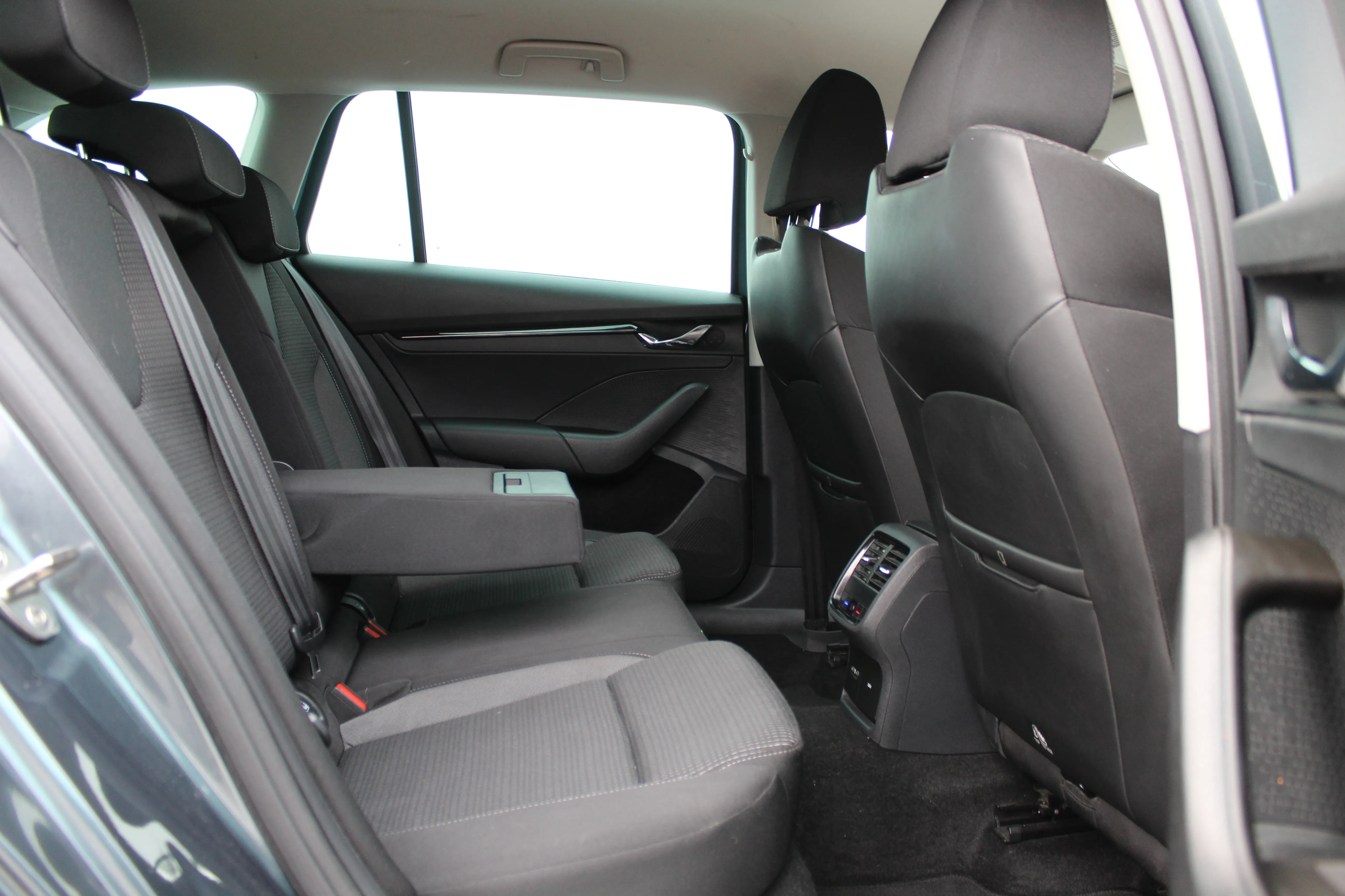 12954 škoda octavia combi ambition 2.0 tdi - slika 13