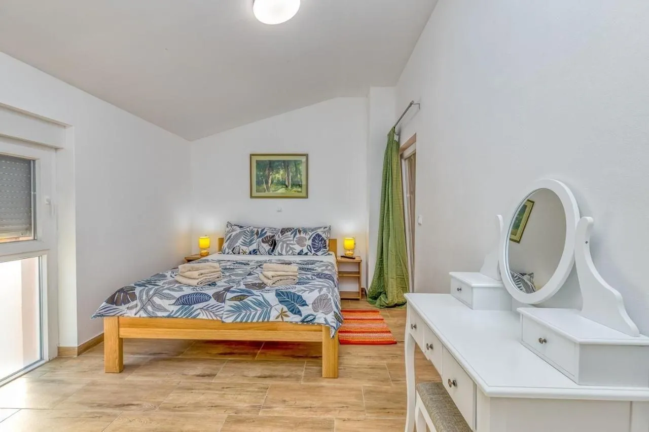 tinjan-dvojna kuća sa bazenom na prodaji (prodaja) - slika 16