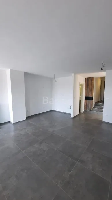 otok pag - mandre, 3soban apartman + vrt + garaža,100,32 m2 - slika 4
