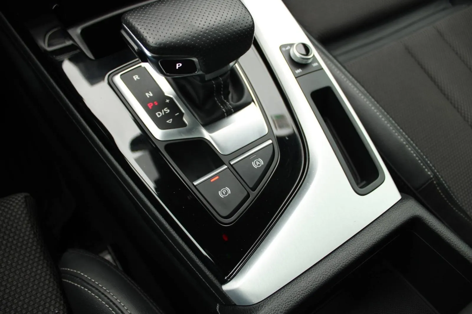 audi a4 avant 40 tdi quattro s-tronic s-line 204ks - slika 25