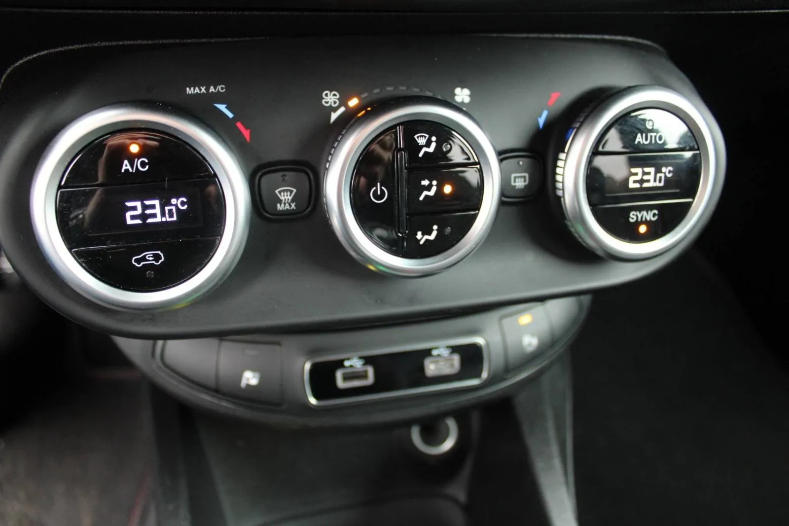 fiat 500x 1.3 gse 150ks sport automatik *led,navigacija,kamera* - slika 22