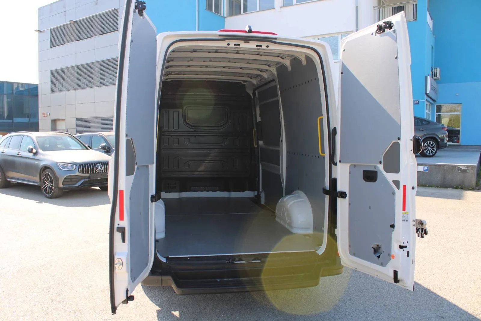 vw crafter 2.0 tdi l3h3 140ks *kamera*, 2024 god. - slika 7