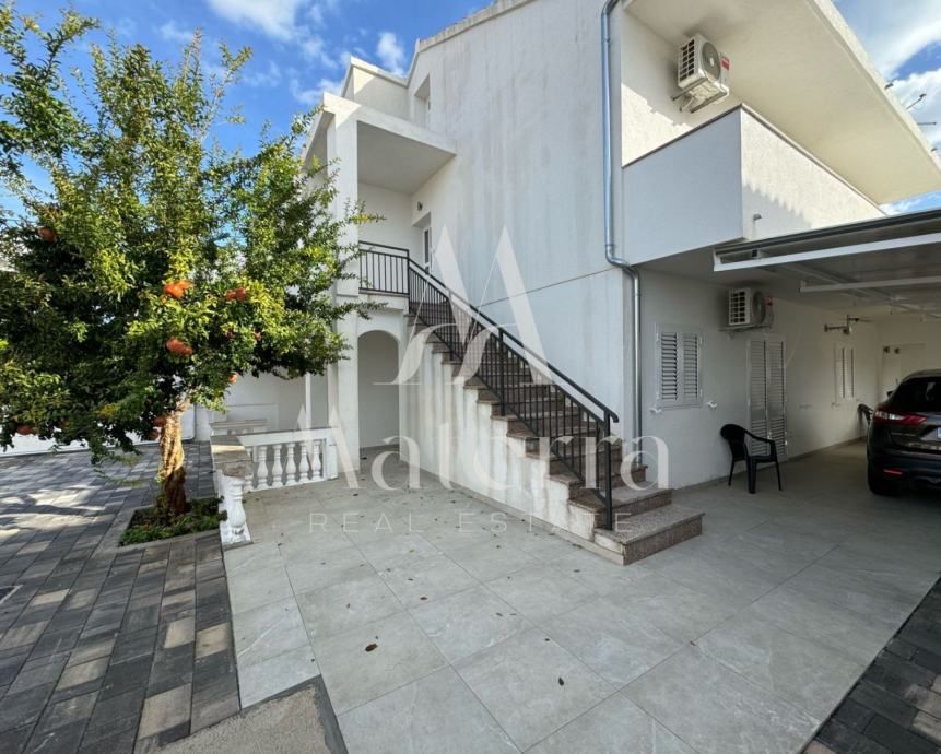 novouređena kuća sa 6 apartmana, plaža 350m (prodaja) - slika 9