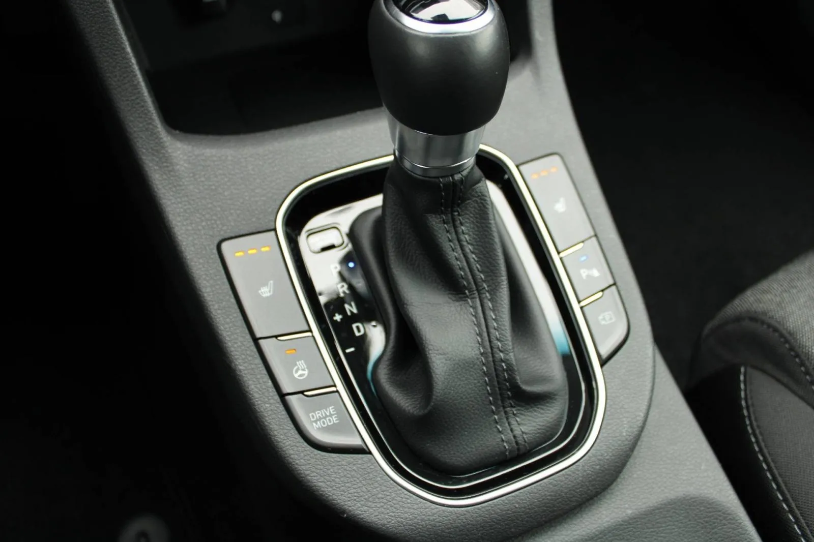 hyundai i30 1.0 t-gdi automatik *led, navigacija, kamera* - slika 11
