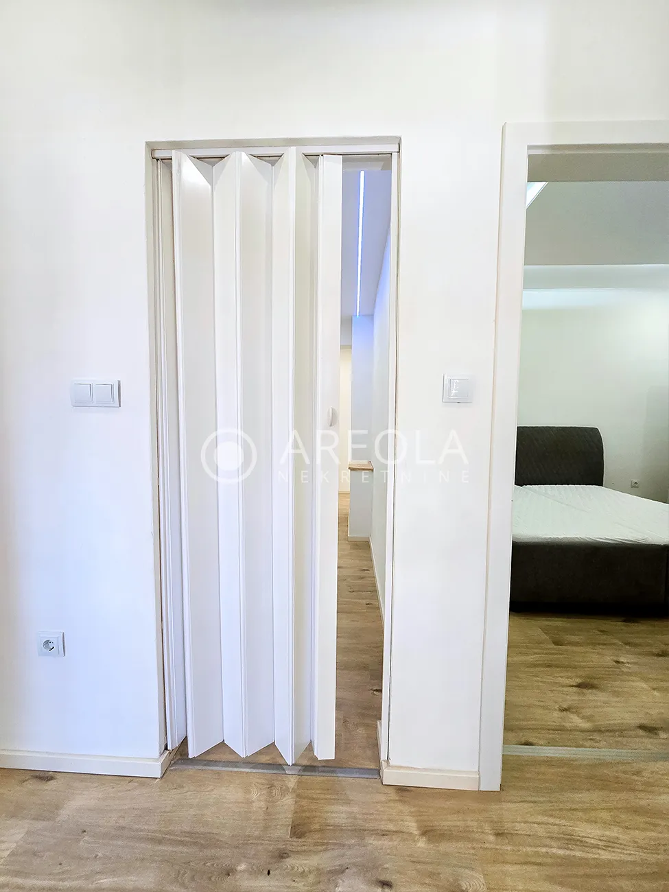 kaštel kambelovac - namješten trosoban stan - dugoročno! - slika 14