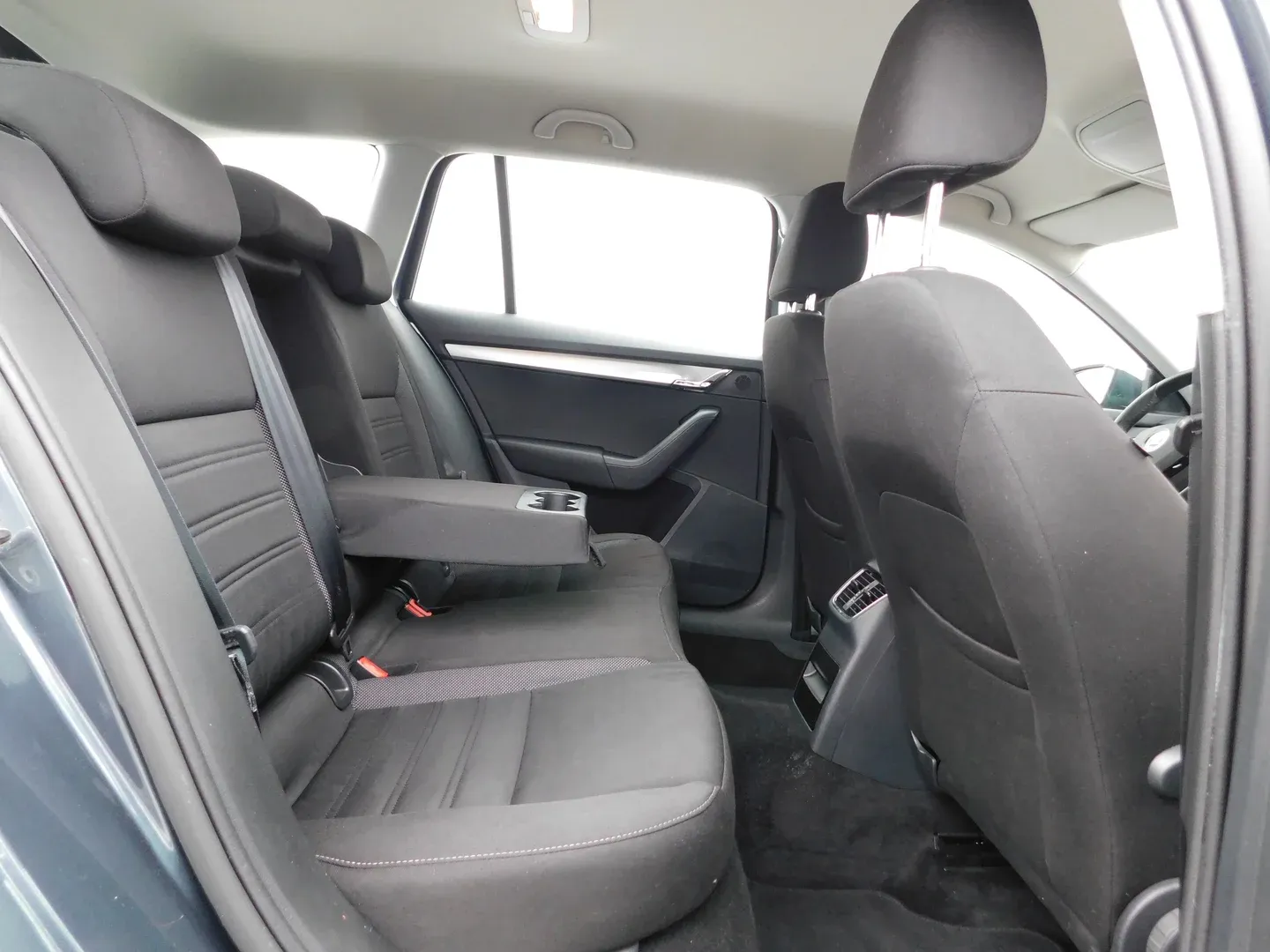 11451 škoda octavia combi ambition 1.6 tdi - slika 12
