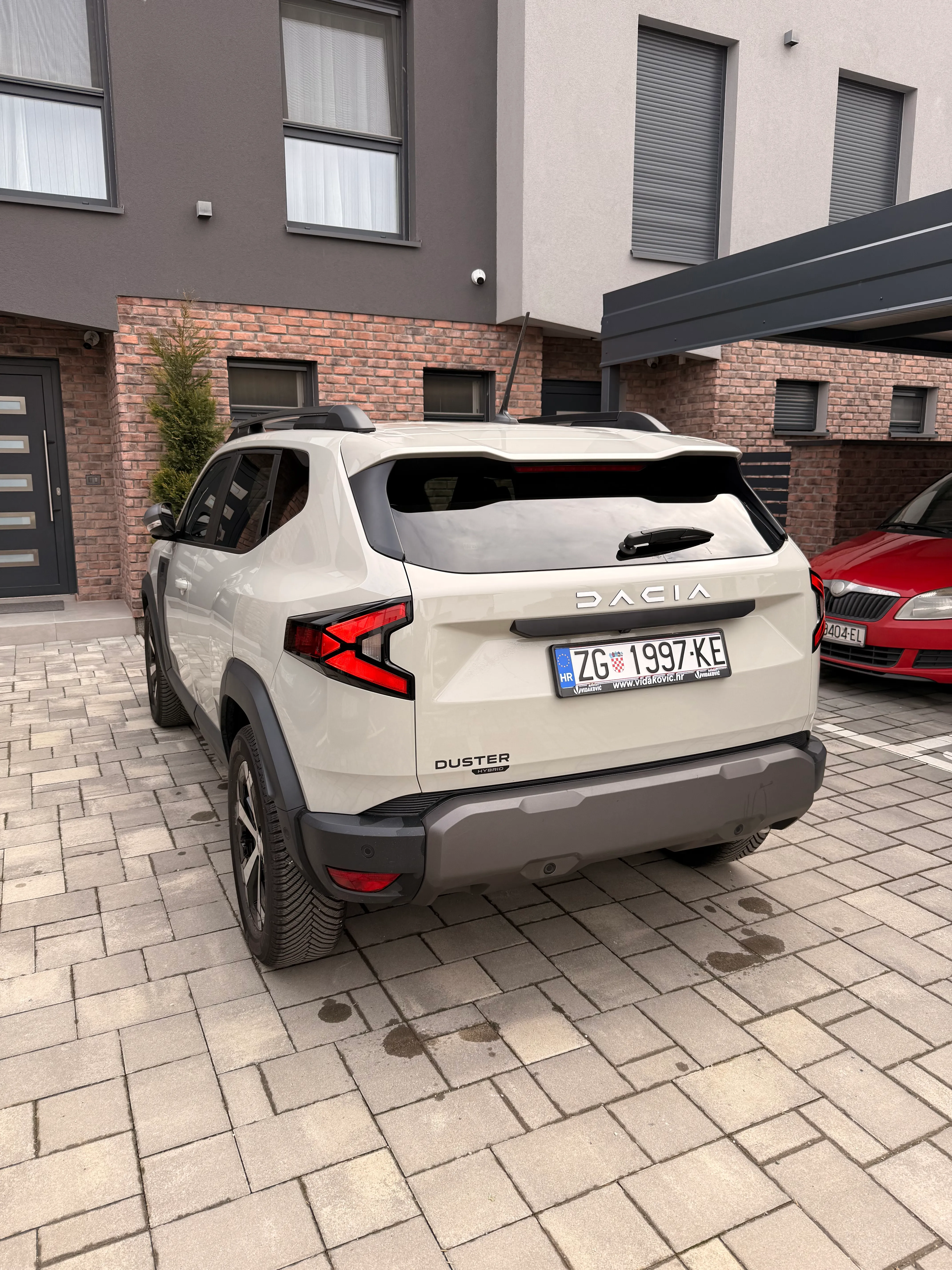 prodajem dacia duster 3 hybrid - slika 4
