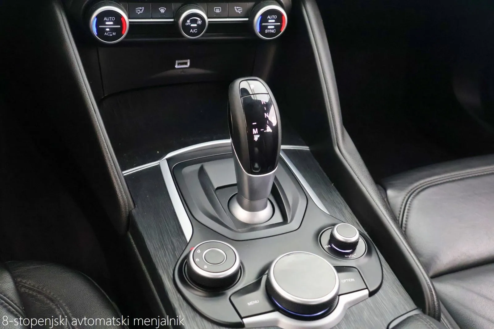 alfa romeo giulia 2.2jtdm at8 super led+biksenon navi radar - slika 20