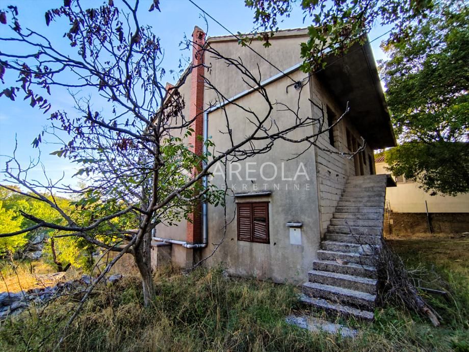 gornji humac (brač) - građevinsko zemljište s nedovršenom kućom - slika 9