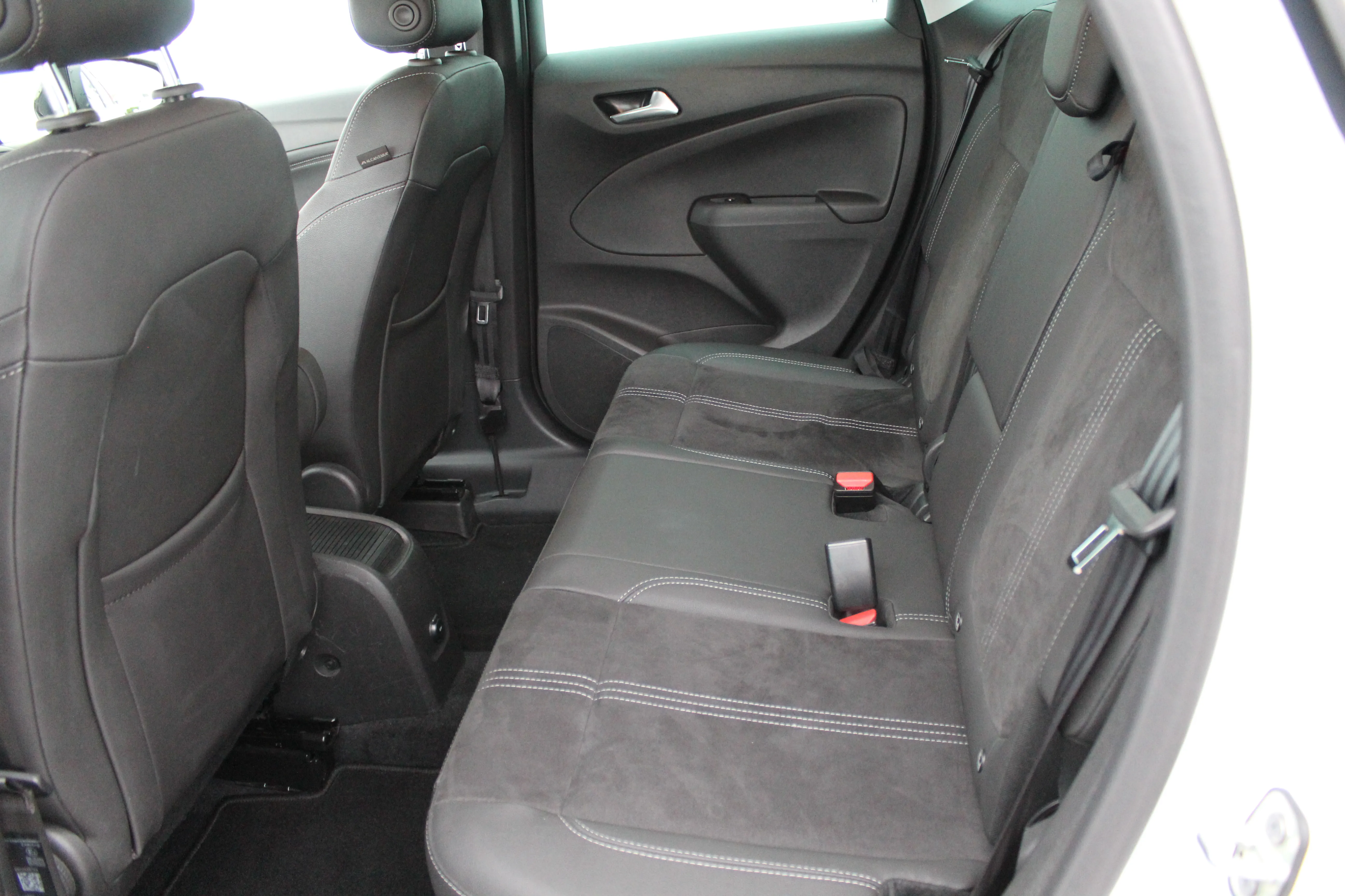 13230 opel crossland gs line - slika 11