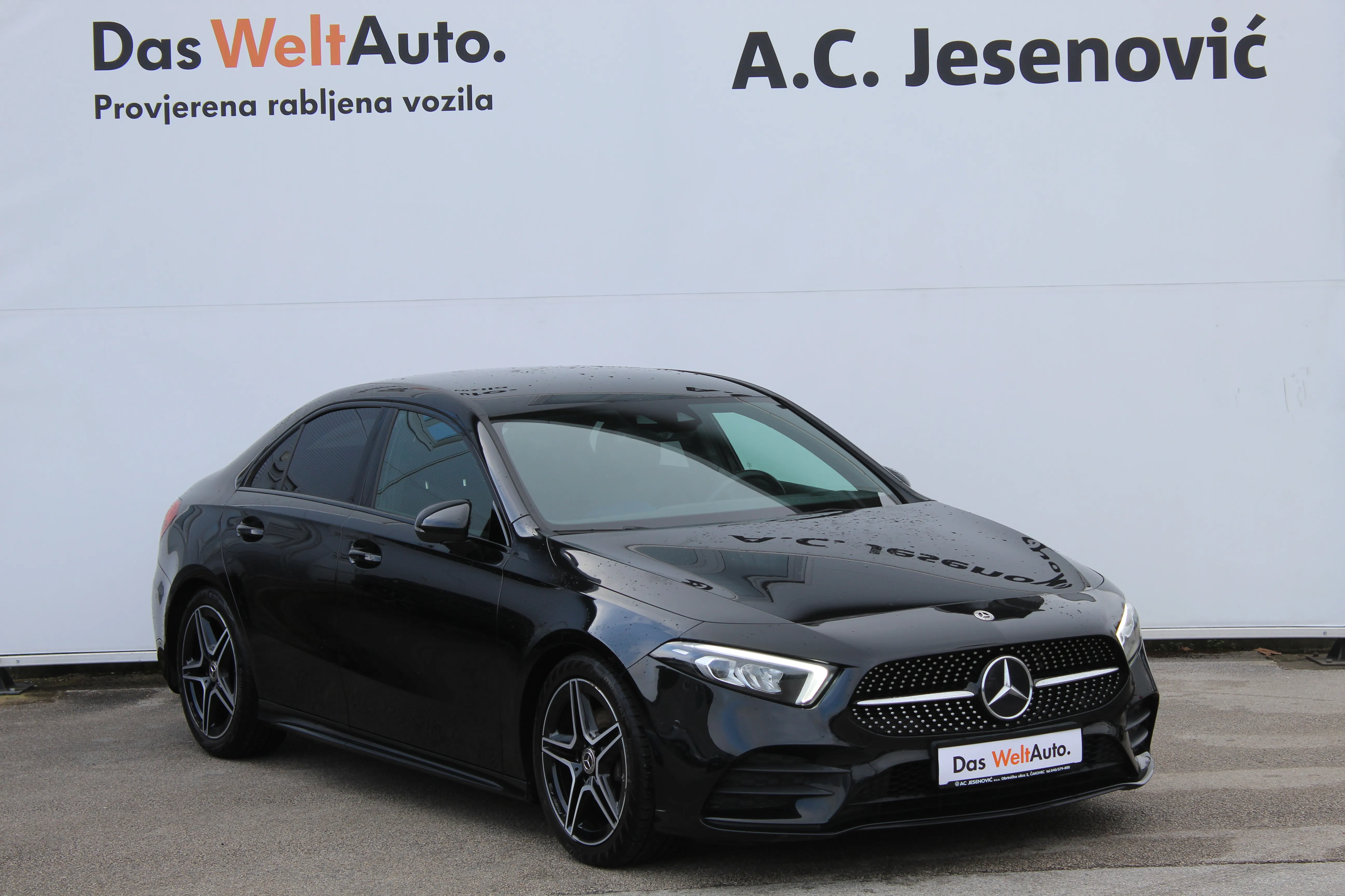 13073 mercedes-benz a limuzina 180 amg line - slika 3