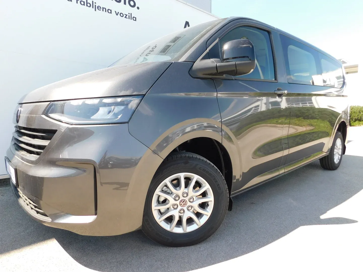 12609 vw caravelle life l2 2.0 tdi - slika 7