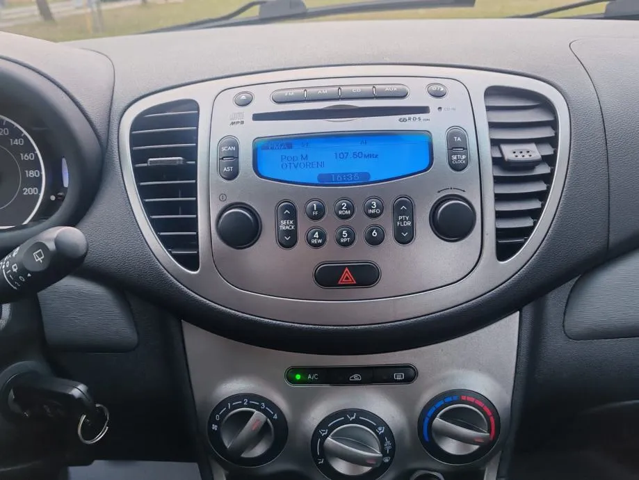 hyundai i10 1,1 2011godina,140 000 km, kartice do 36 rata - slika 15